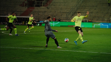 Pertandingan St. Pauli vs Borussia Dortmund. 