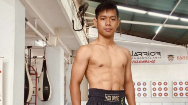 Petarung One Pride MMA, kelas straw, Eka Darmawansyah di sasana Warrior Palembang