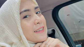 April Jasmine Klaim Rokok Herbal Bisa Detoks, Netizen: Jual Agama!