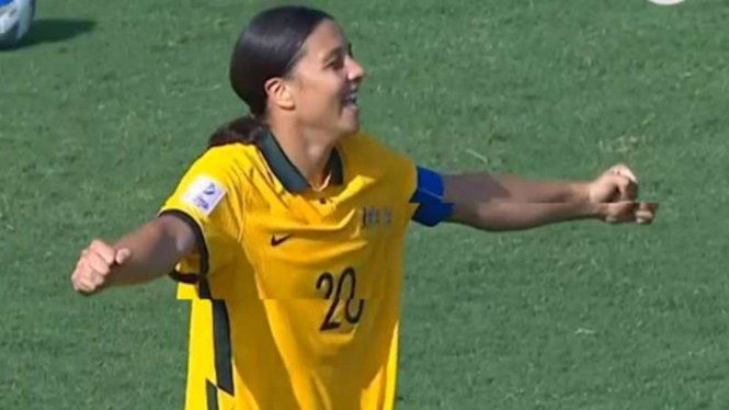Pemain Australia, Sam Kerr bobol gawang Indonesia.