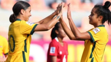 Pemain Timnas Wanita Australia, Sam Kerr rayakan gol.