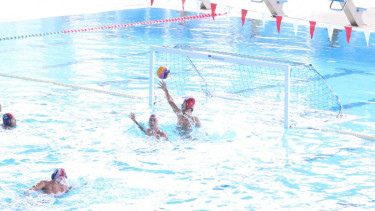 Latih tanding polo air
