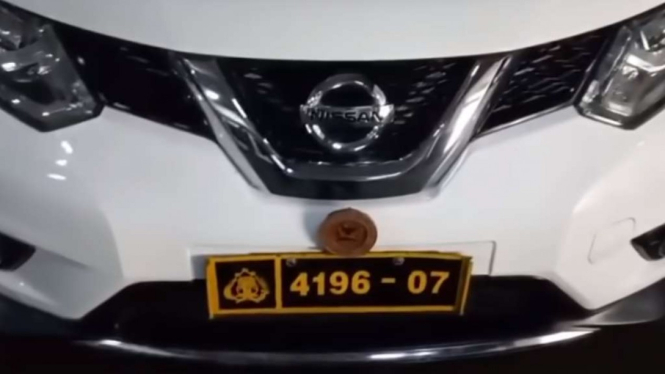 Salah satu mobil Nissan milik Arteria Dahlan.