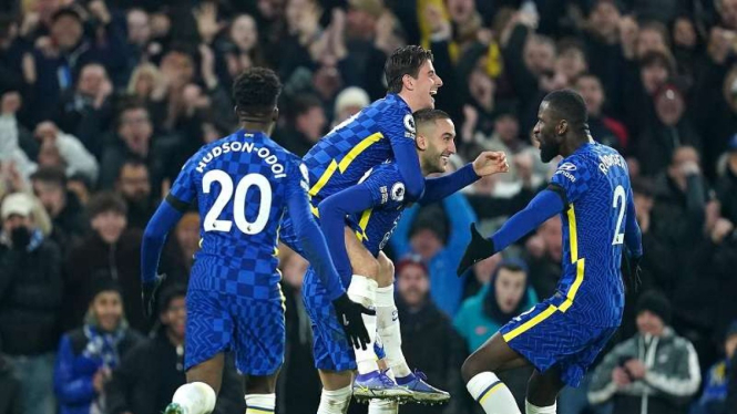 Skuad Chelsea merayakan gol