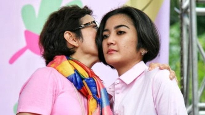 Nurul Arifin dan Maura Magnalia.