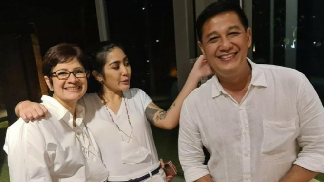 Nurul Arifin, Maura Magnalia dan Mayong Suryolaksono.