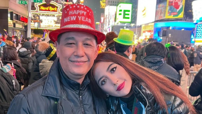 Mayong Suryolaksono dan Maura Magnalia.