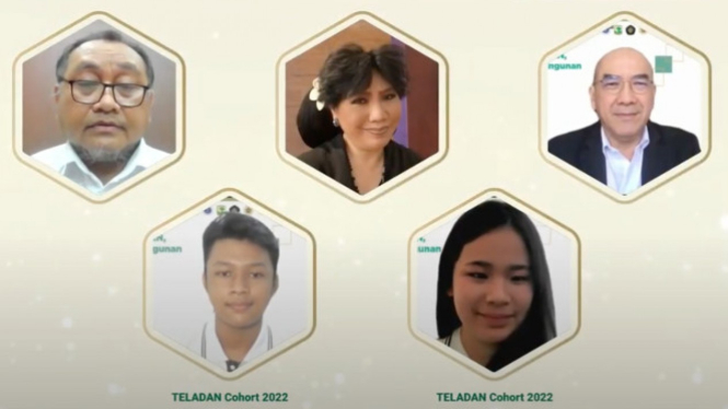 Penyerahan beasiswa teladan kepada 172 Mahasiswa dari 9 perguruan tinggi.