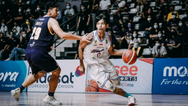 Pertandingan Amartha Hangtuah melawan Tangerang Hawks di IBL 2022