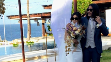 Musisi Marcello Tahitoe menggelar pernikahan di Bali