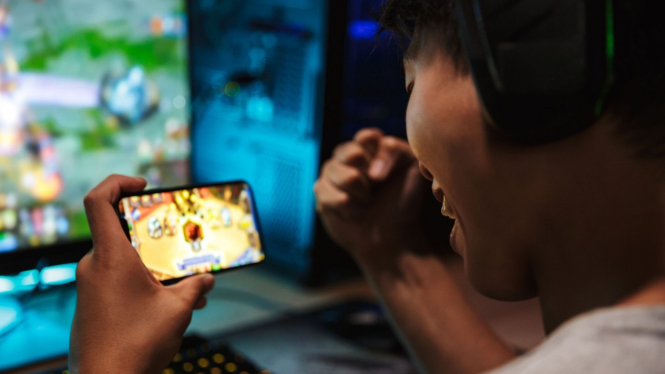 Ilustrasi Mobile Gaming
