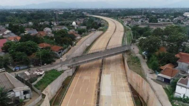 Jalan tol Pamulang-Cinere.