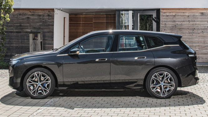 Mobil listrik BMW iX