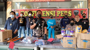 Ditkrimum Polda Jateng saat menggelar kasus curat modus mengganjal ATM, Jumat 28 Januari 2022.