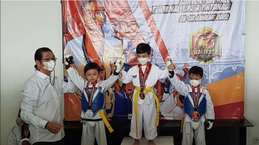 Jan Ethes raih medali emas. 