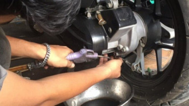 Ganti oli gardan di motor matic