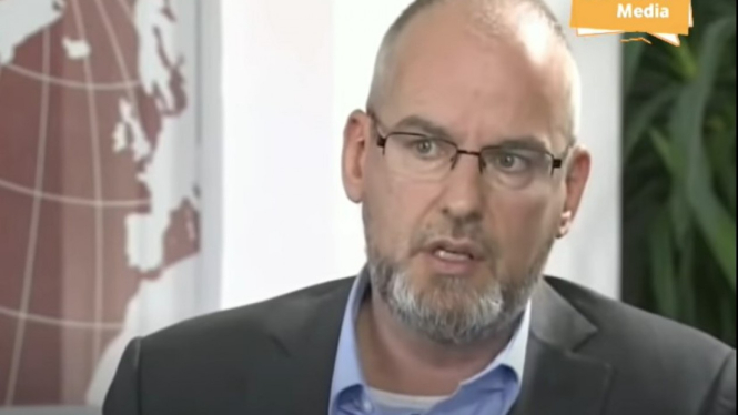 Arnoud Van Doom.