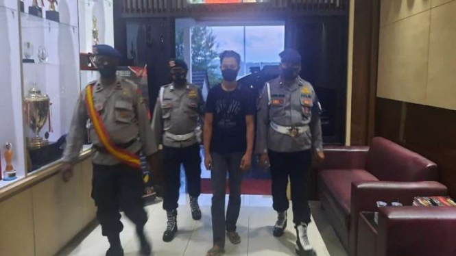 Oknum Anggota Brimob pelaku penembakan di tambang emas ilegal ditangkap