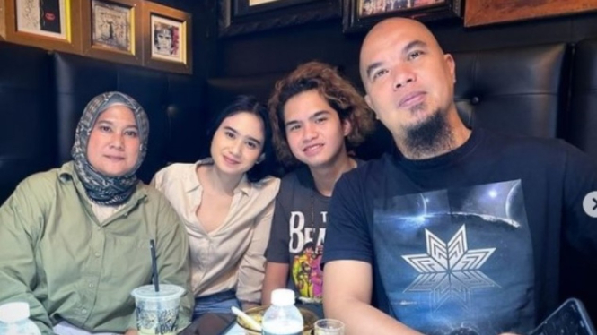 Dul, Tissa Biani, Ahmad Dhani