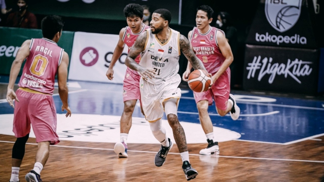 Dewa United Surabaya vs West Bandits Solo