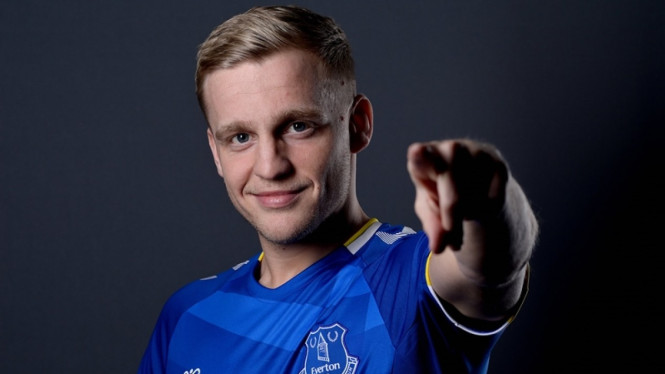 Donny van de Beek dipinjam Everton