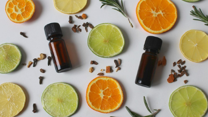 Ilustrasi essential oil/minyak esensial.