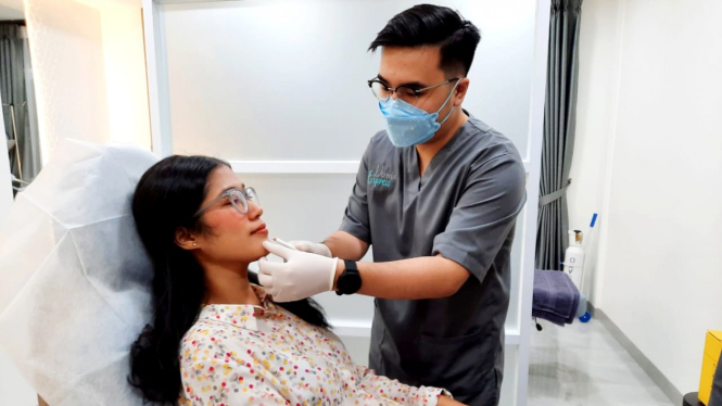 Ilustrasi treatment dagu runcing