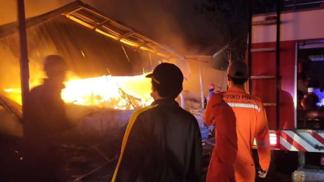 Kebakaran di relokasi Pasar Johar, Semarang, Jateng.