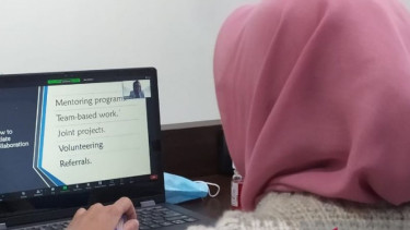 Pelaksanaan webinar internasional Universitas Bosowa Makassar
