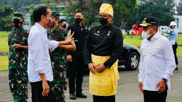 Presiden Jokowi, Walkot Medan Bobby Nasution.