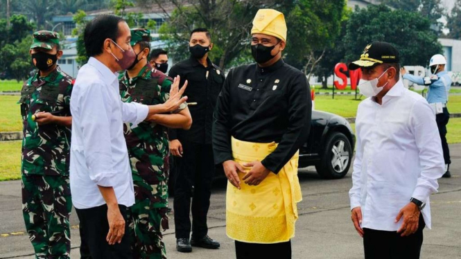 Presiden Jokowi, Walkot Medan Bobby Nasution.