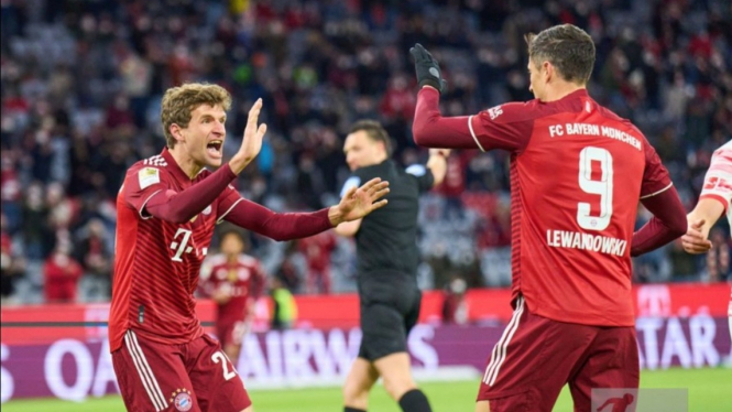 Pemain Bayern Munich, Thomas Mueller dan Robert Lewandowski. 