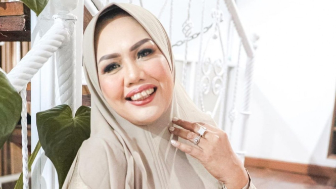 Elly Sugigi