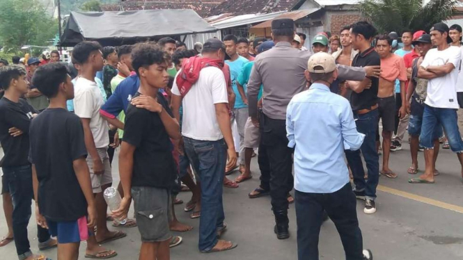 Warga di Dompu Sempat Blokir Jalan Karena Mempelai Pria Tak Hadiri Akad Nikah