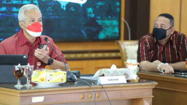 Gubernur Jawa Tengah Ganjar Pranowo bersama Wali Kota Tegal Dedy Yon.