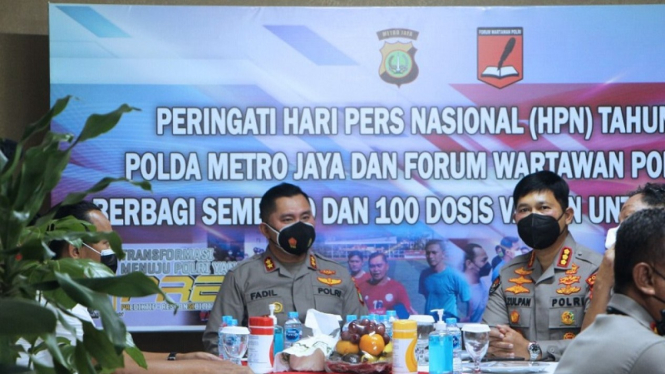 Kapolda Metro Jaya bersama Kabid Humas Polda Metro Jaya