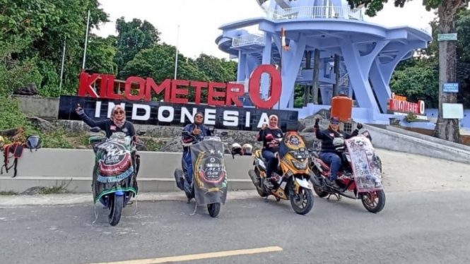 Wanita touring pakai Yamaha NMAX