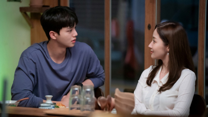 Song Kang dan Park Min Young di Forecasting Love and Weather.