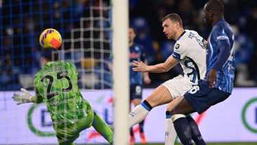 Edin Dzeko selamatkan Inter dari kekalahan di kandang Napoli