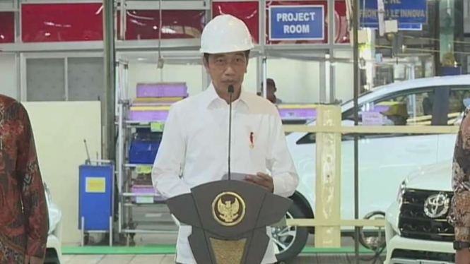 Presiden Joko Widodo lepas ekspor mobil Toyota.