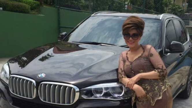 Dorce Gamalama bersama BMW X Series