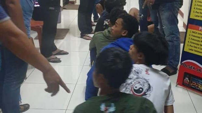 Komplotan begal terhadap Anggota Brimob. 