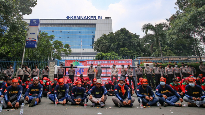 Demo Buruh Tolak JHT BPJS Ketenagakerjaan