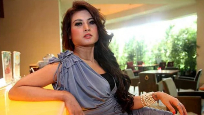 Model majalah dewasa, Novi Amalia tewas bunuh diri.