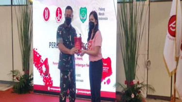 Pangdam Jaya Mayjen Untung Budiharto menghadiri acara donor darah