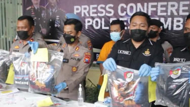 Kapolres Jember AKBP Hery Purnomo menjelaskan penetapan tersangka Nurhasan dalam kasus ritual laut yang menewaskan 11 orang.