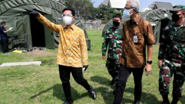 Wali Kota Solo Gibran Rakabuming dan Gubernur Jateng Ganjar di Rumkitlap Solo