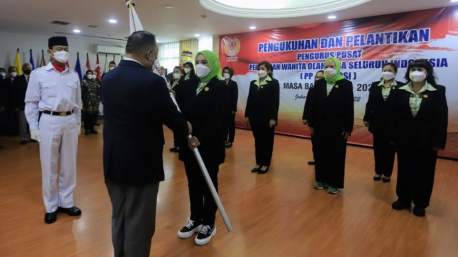 Ketum KONI Pusat, Marciano Norman, melantik PP Perwosi
