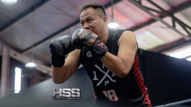 Aksi duel tinju Vicky Prasetyo