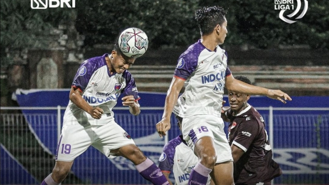 Pertandingan PSM vs Persita. 